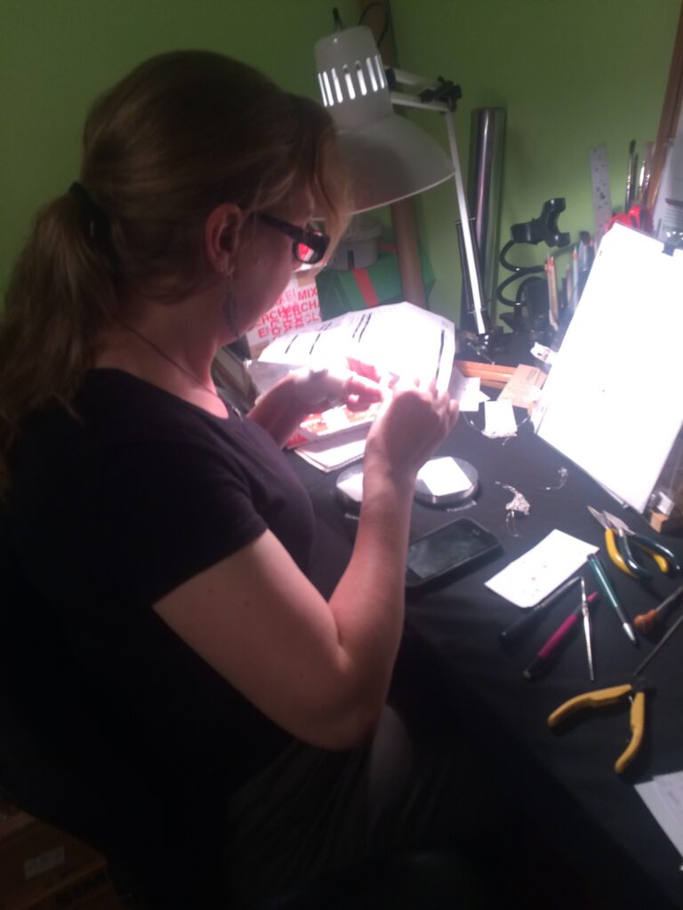 Jewelry artist Kate Wilcox-Leigh knitting with fine silver wire